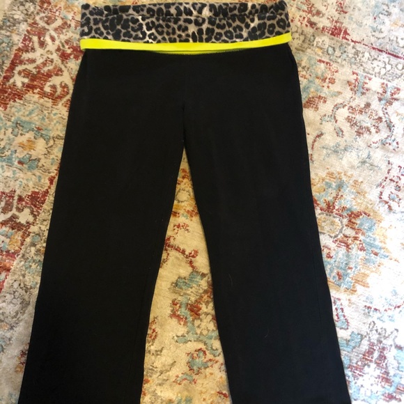 Express Cheetah Print Capris - Picture 4 of 6